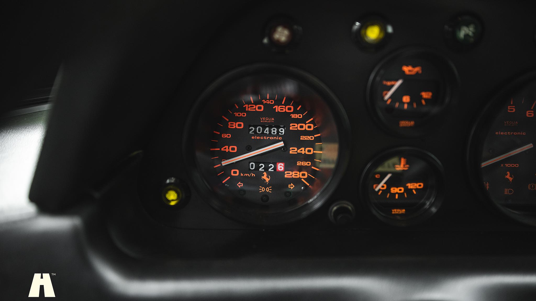 Interiörbild 1986 Ferrari 328 GTB