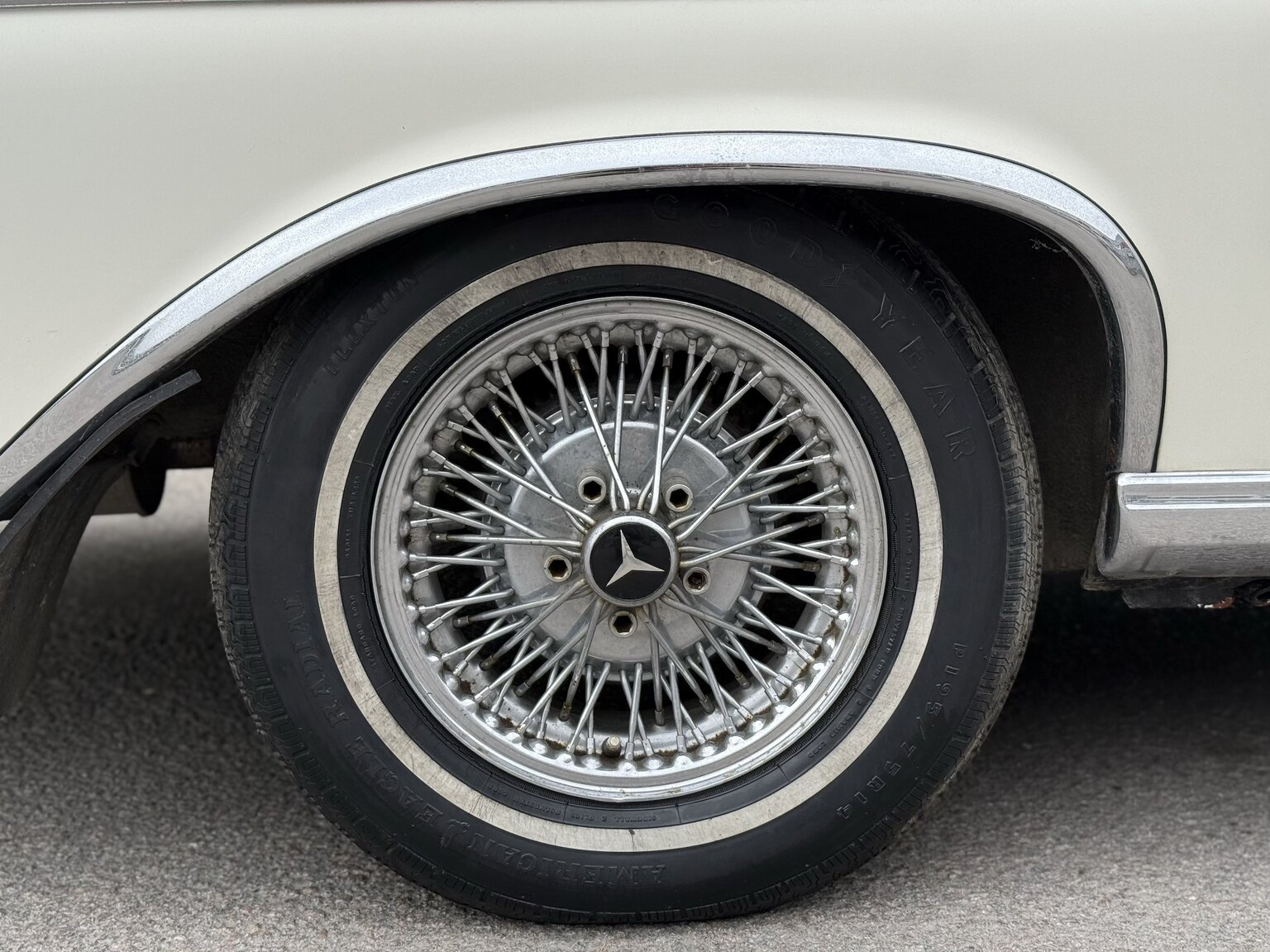 Exteriörbild på 1963 Mercedes-Benz 220 SE