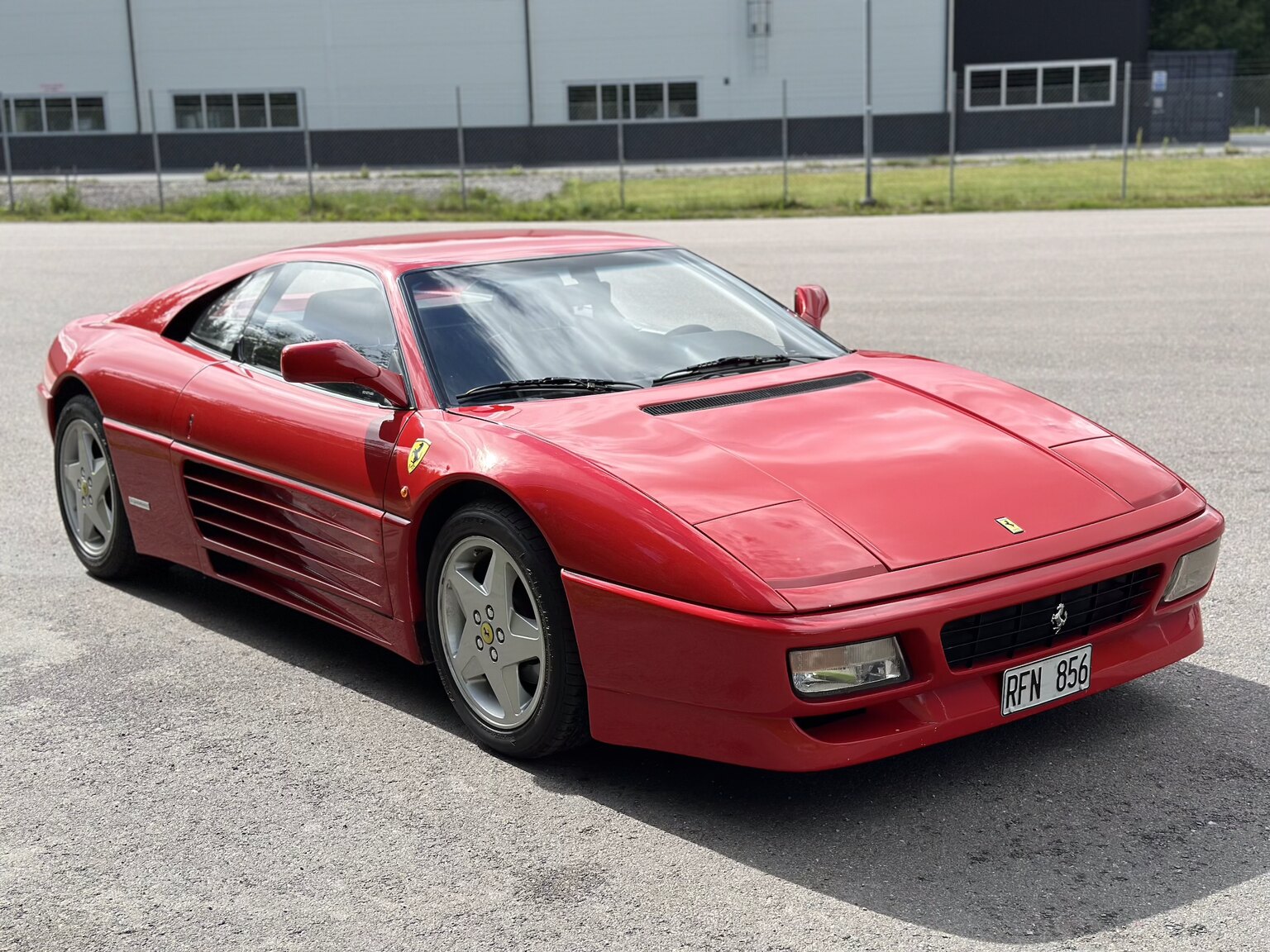 Exteriörbild på 1990 Ferrari 348 (9)