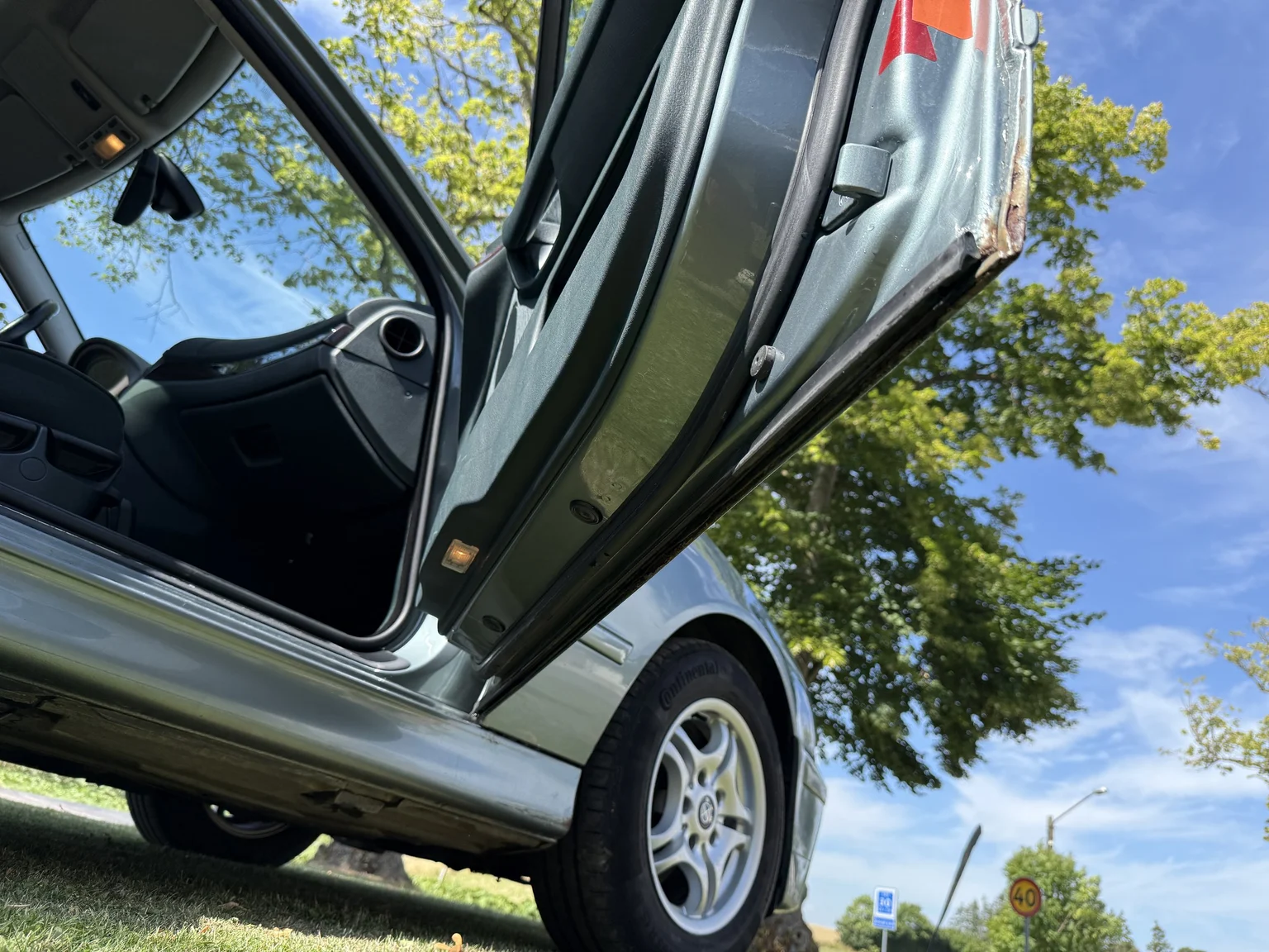 Interior image of 2003 BMW 525d Sedan (50)