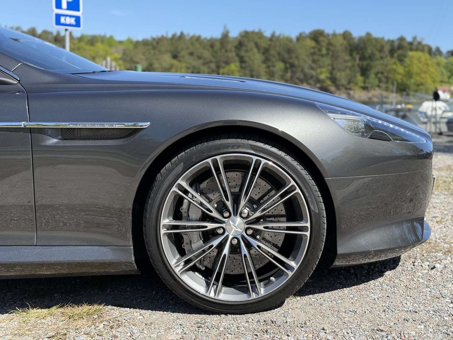 Aussenfoto 2015 Aston Martin DB9 Volante