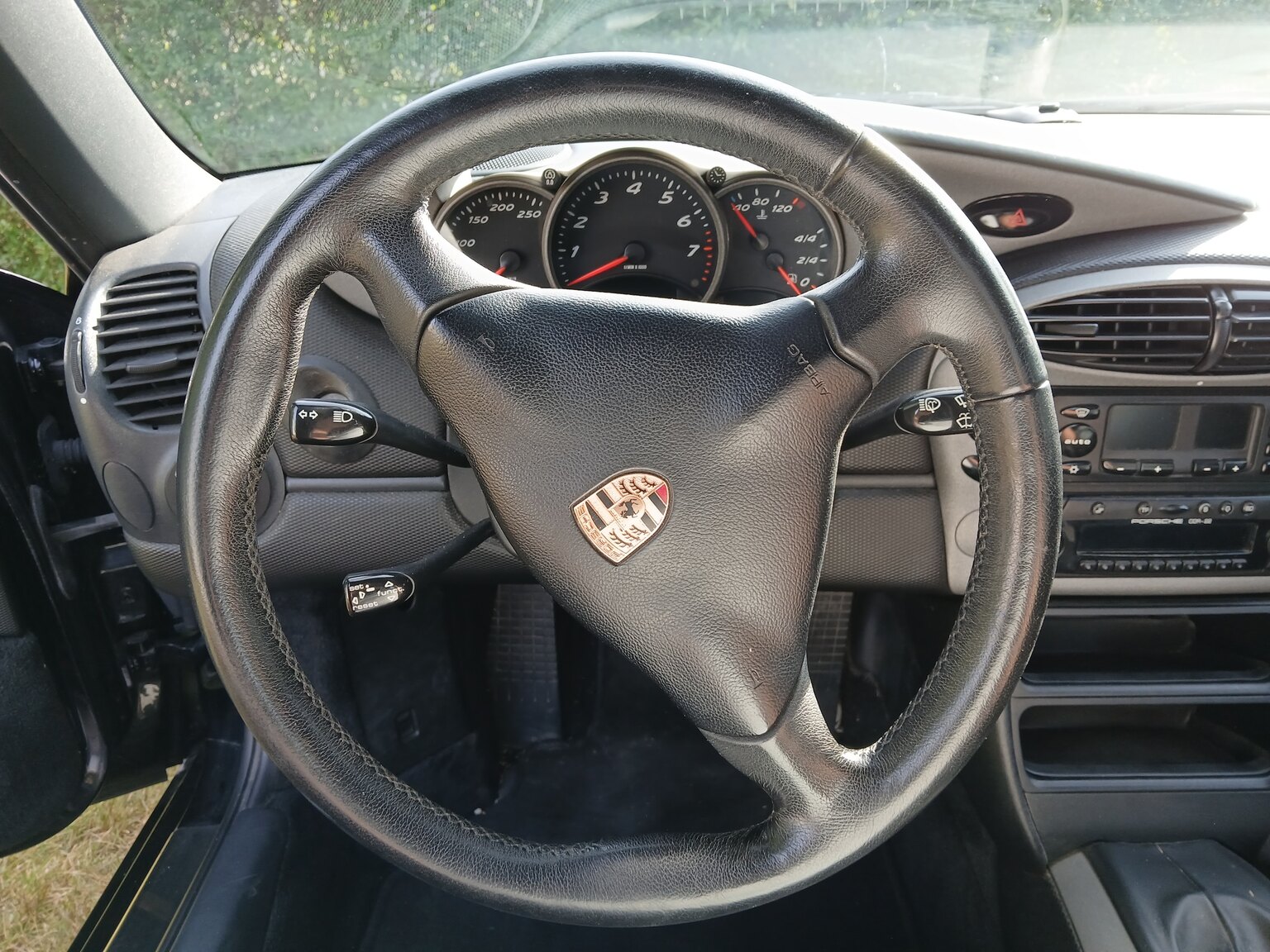 Innenraumfoto von 1999 Porsche Boxster