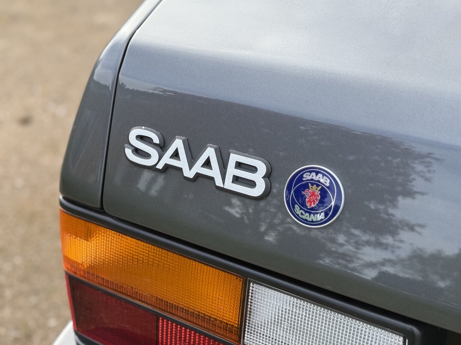 Exterior image of 1987 SAAB 900 Cabriolet 2.0 Turbo T16