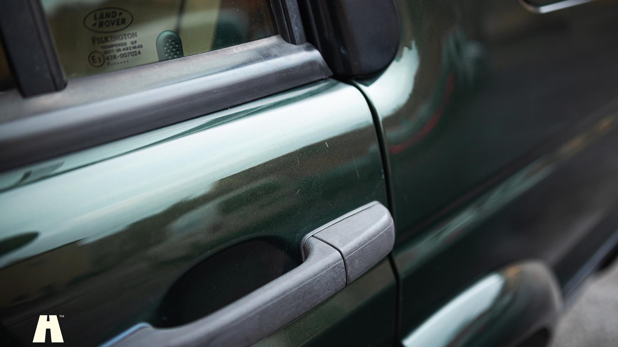 Exterior image of 2003 Land Rover Discovery II, 2003