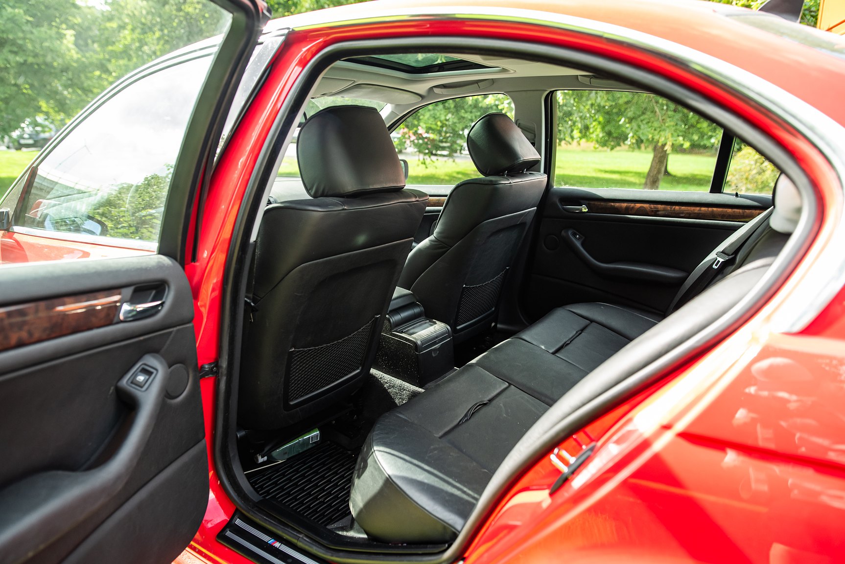Interior image of 2001 BMW 330Xi
