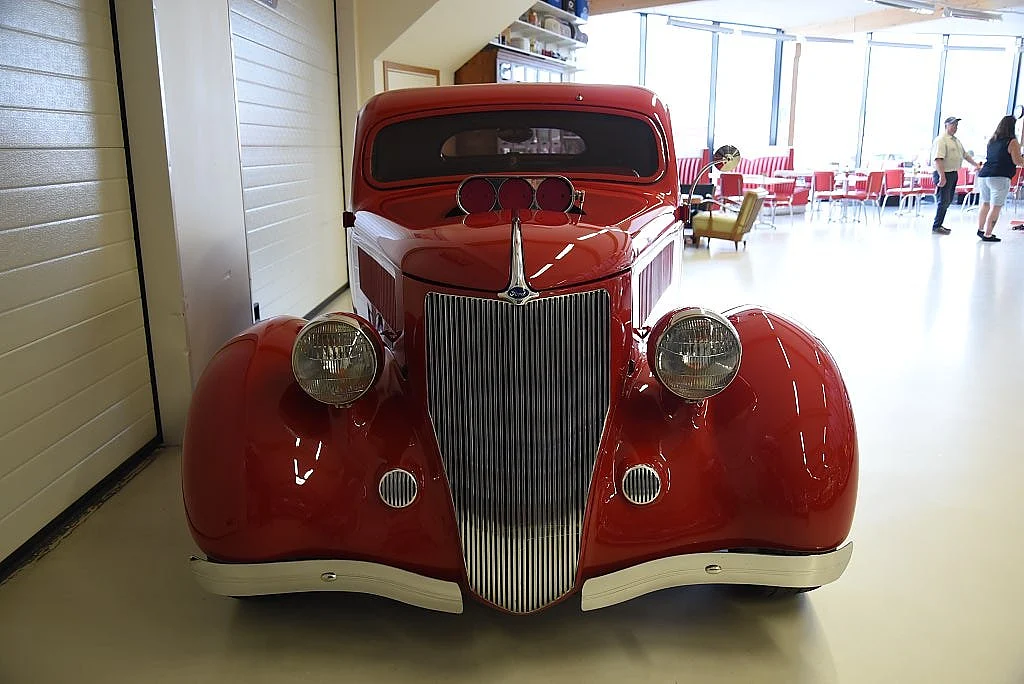 Bild von 1936 Ford Model 68 (3)