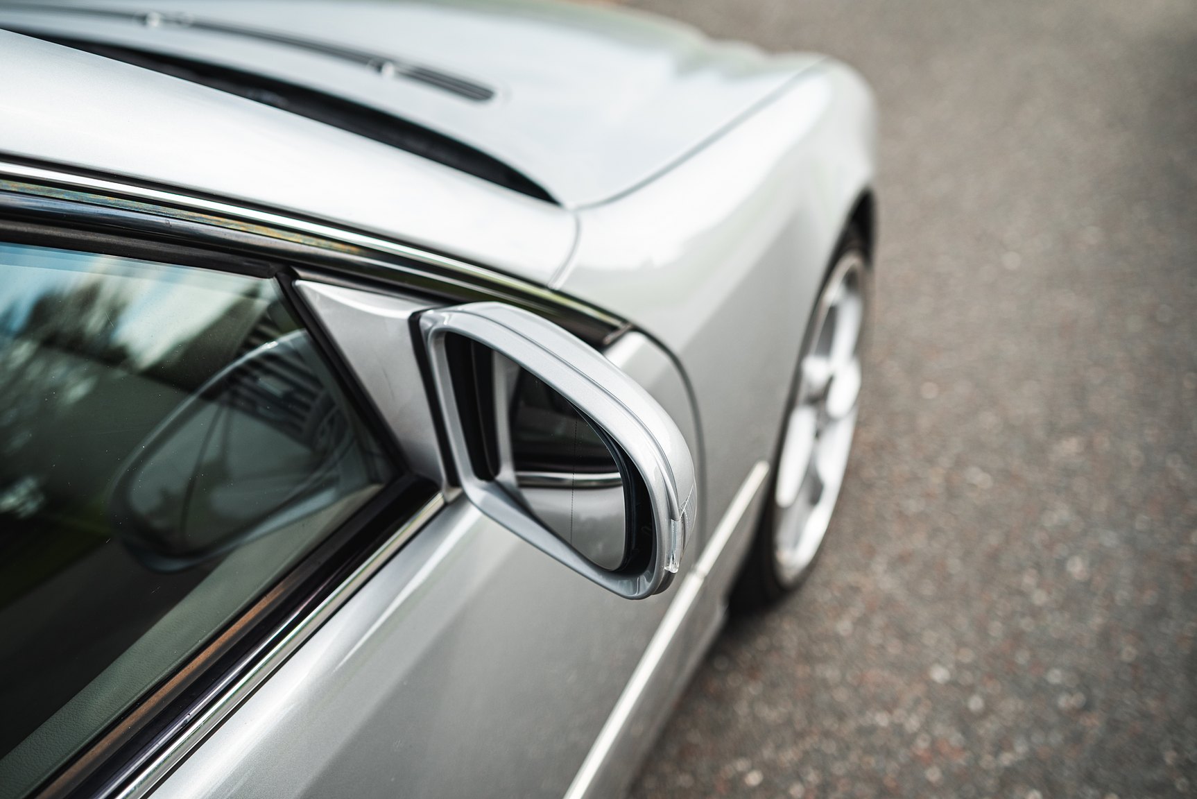 Exterior image of 2000 Mercedes-Benz CL 500