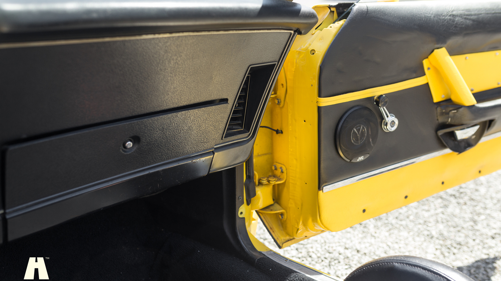Interior image of 1971 Ford Mustang 429 Cabriolet (28)