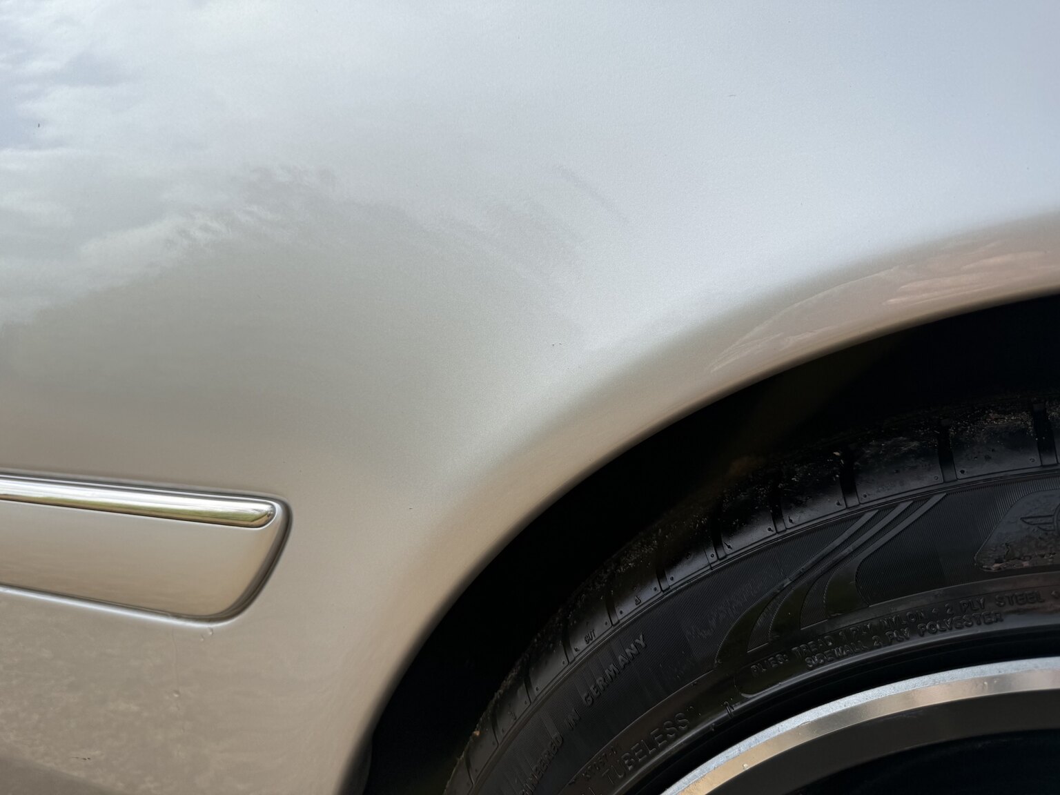 Exterior image of 2000 Mercedes-Benz CL 500