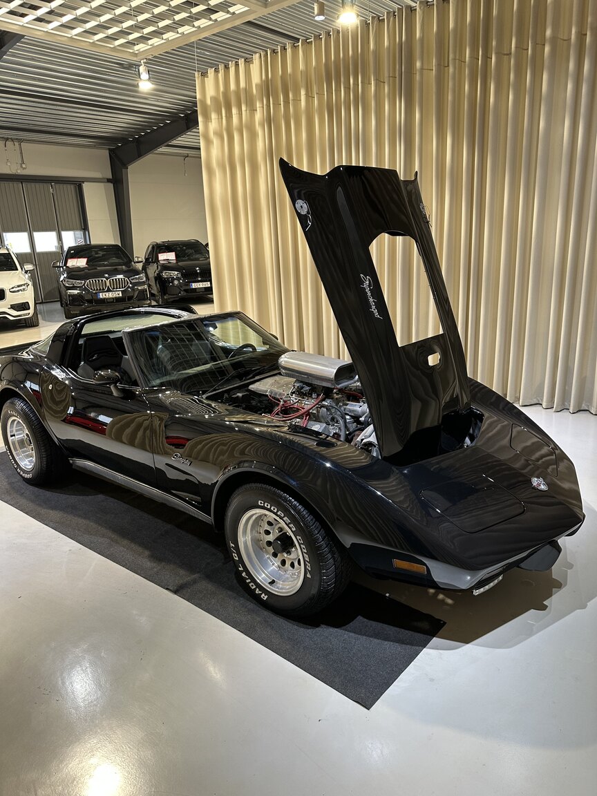 Exterior image of 1975 Chevrolet Corvette Stingray 