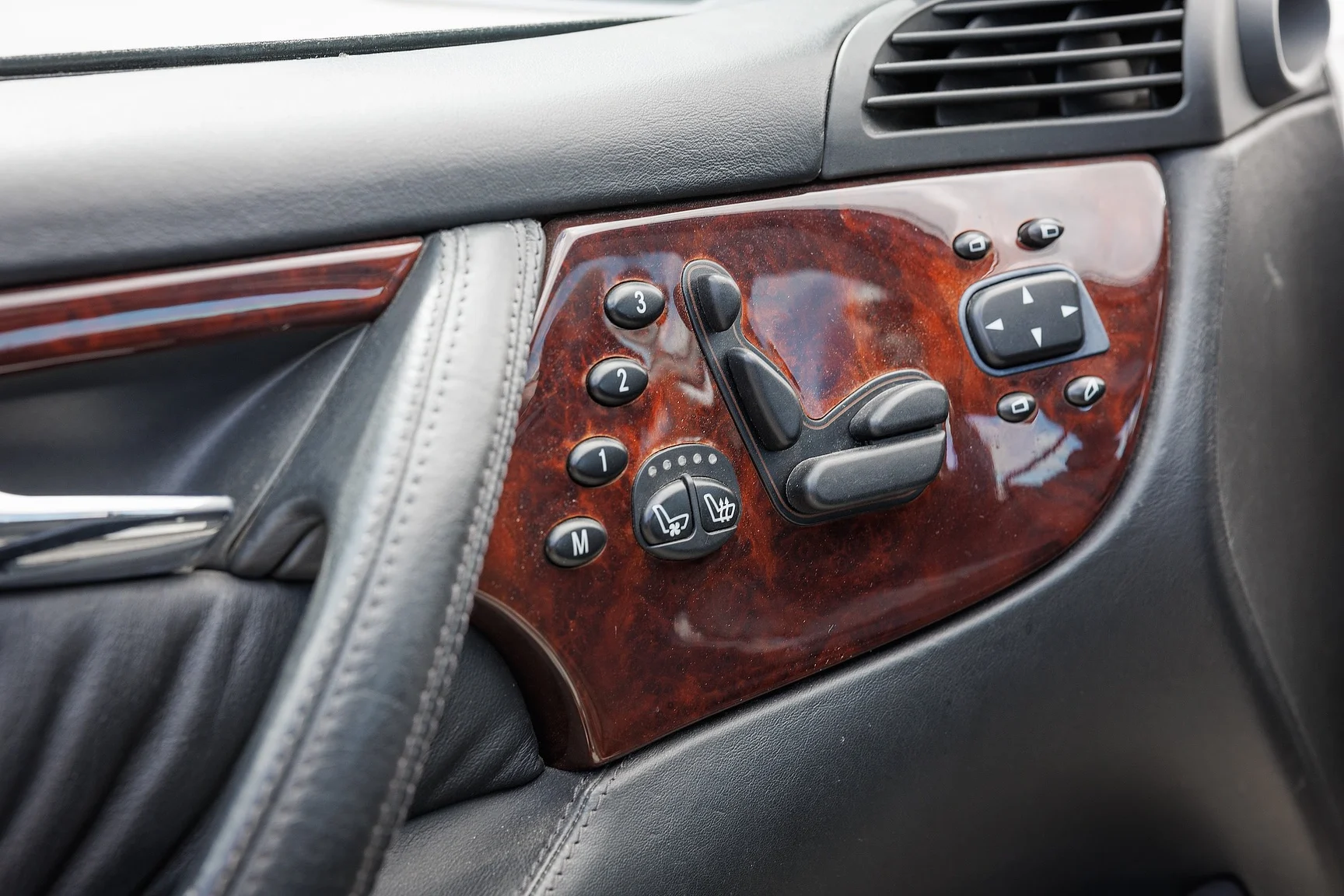 Interiörbild 2000 Mercedes-Benz CL 600 (99)