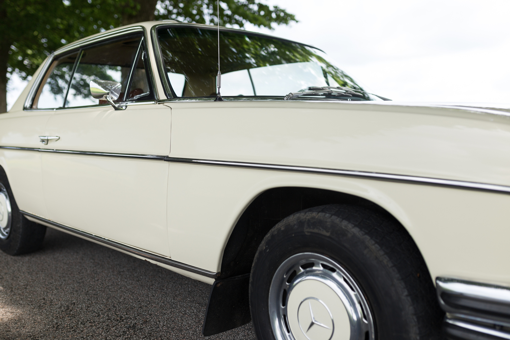 Exteriörbild på 1971 Mercedes 250 C
