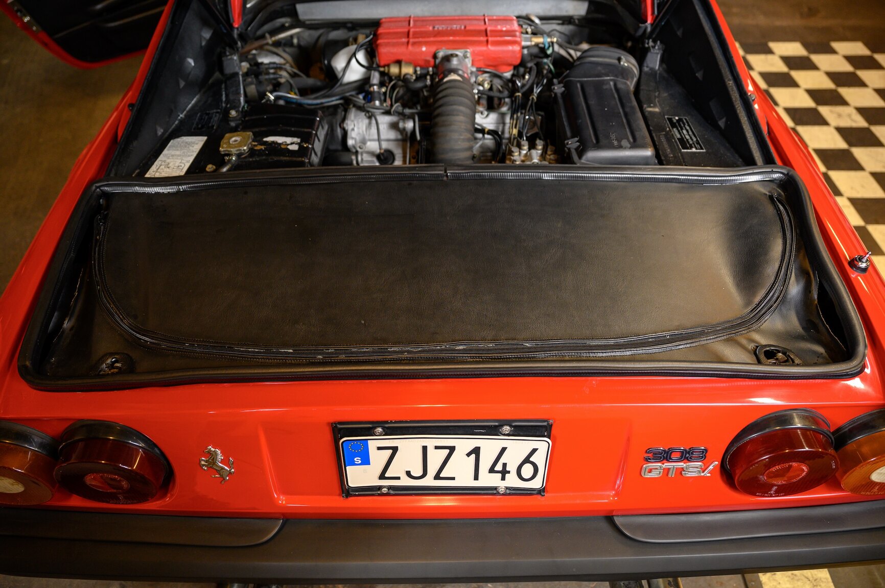 Interiörbild 1982 Ferrari 308 GTSI