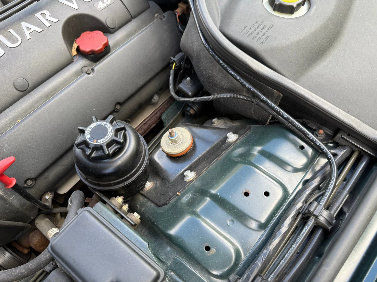 Image of 2001 Jaguar XJ Sovereign 4.0 V8 mechanics (3)