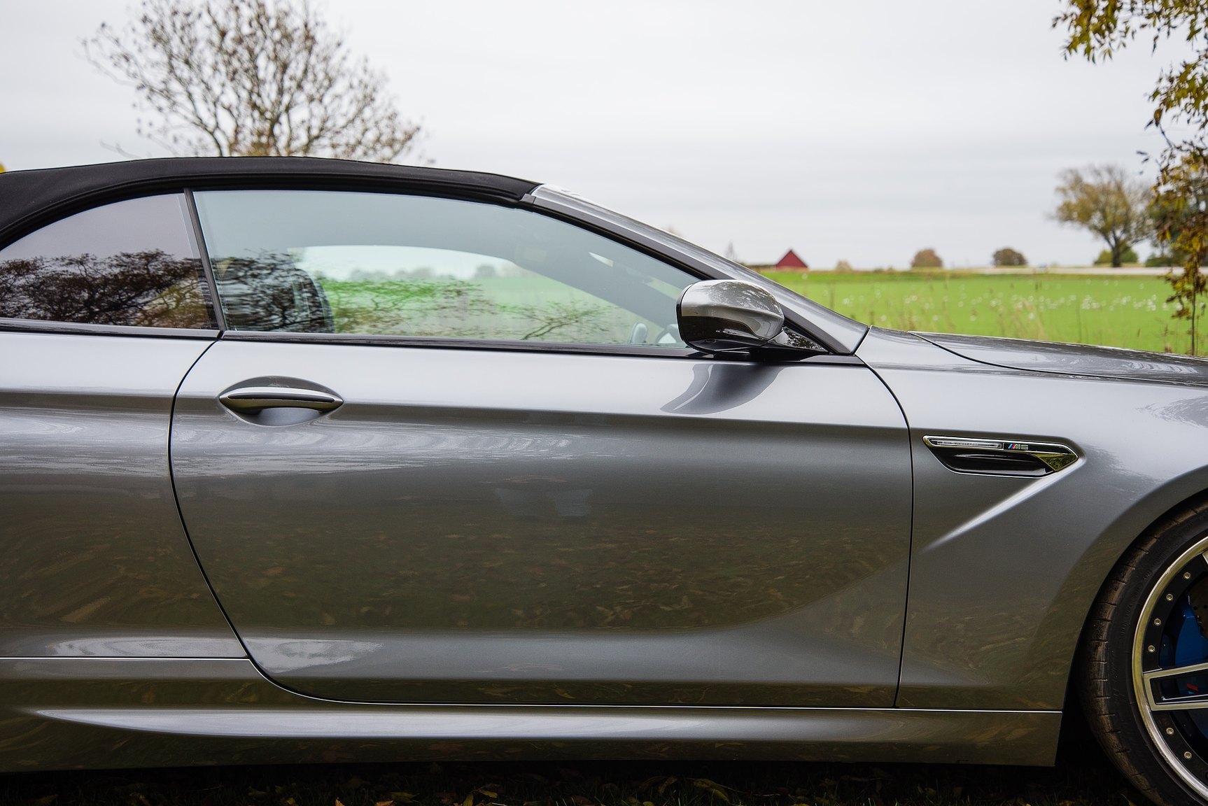 Exterior image of 2014 BMW M6C