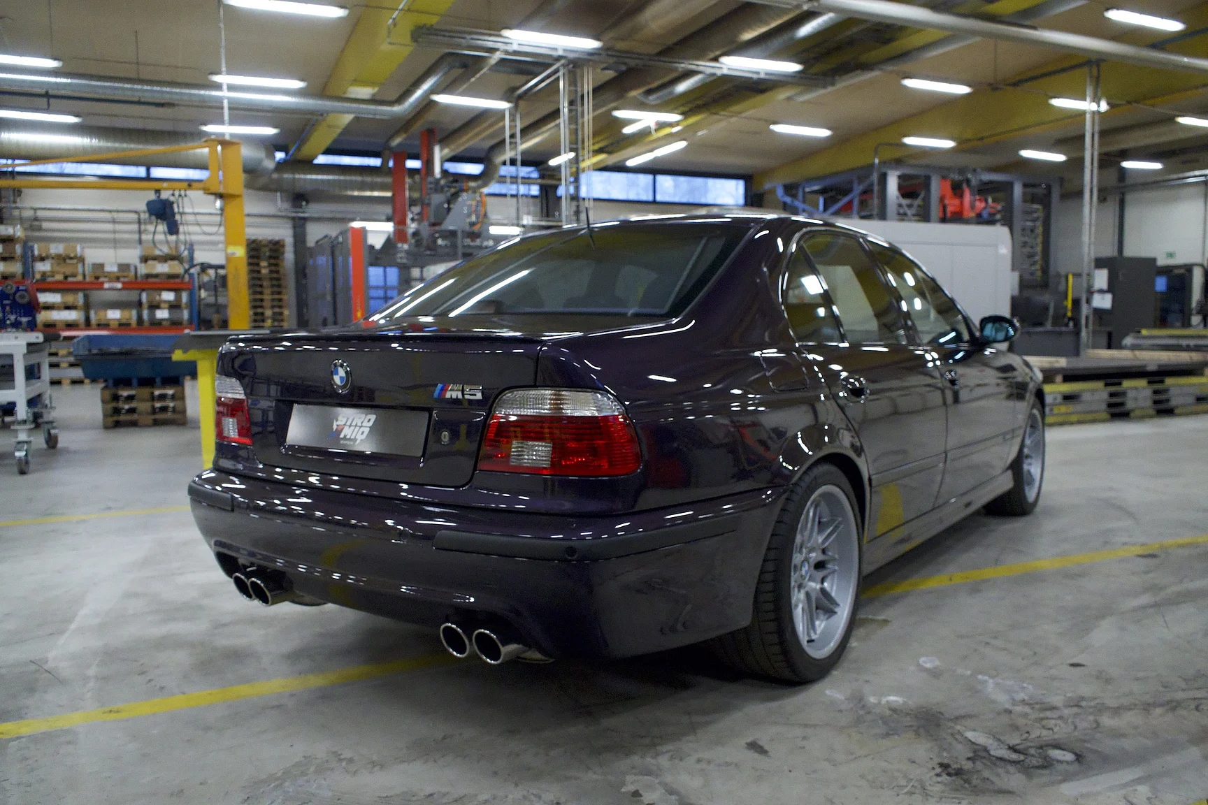 Exteriörbild på 2002 BMW M5 E39 (21)