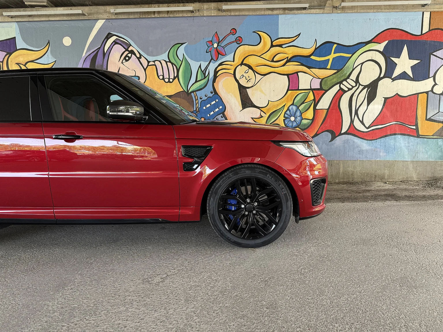 Exterior image of 2017 Range Rover Sport SVR (8)
