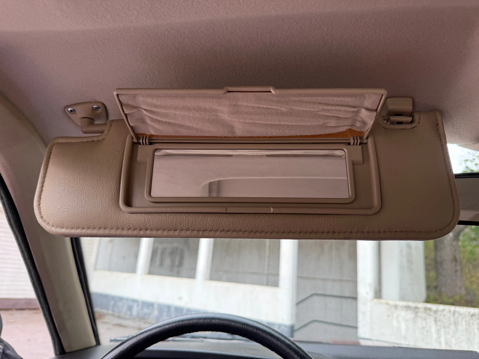Interior image of 1988 Daimler Six (28)