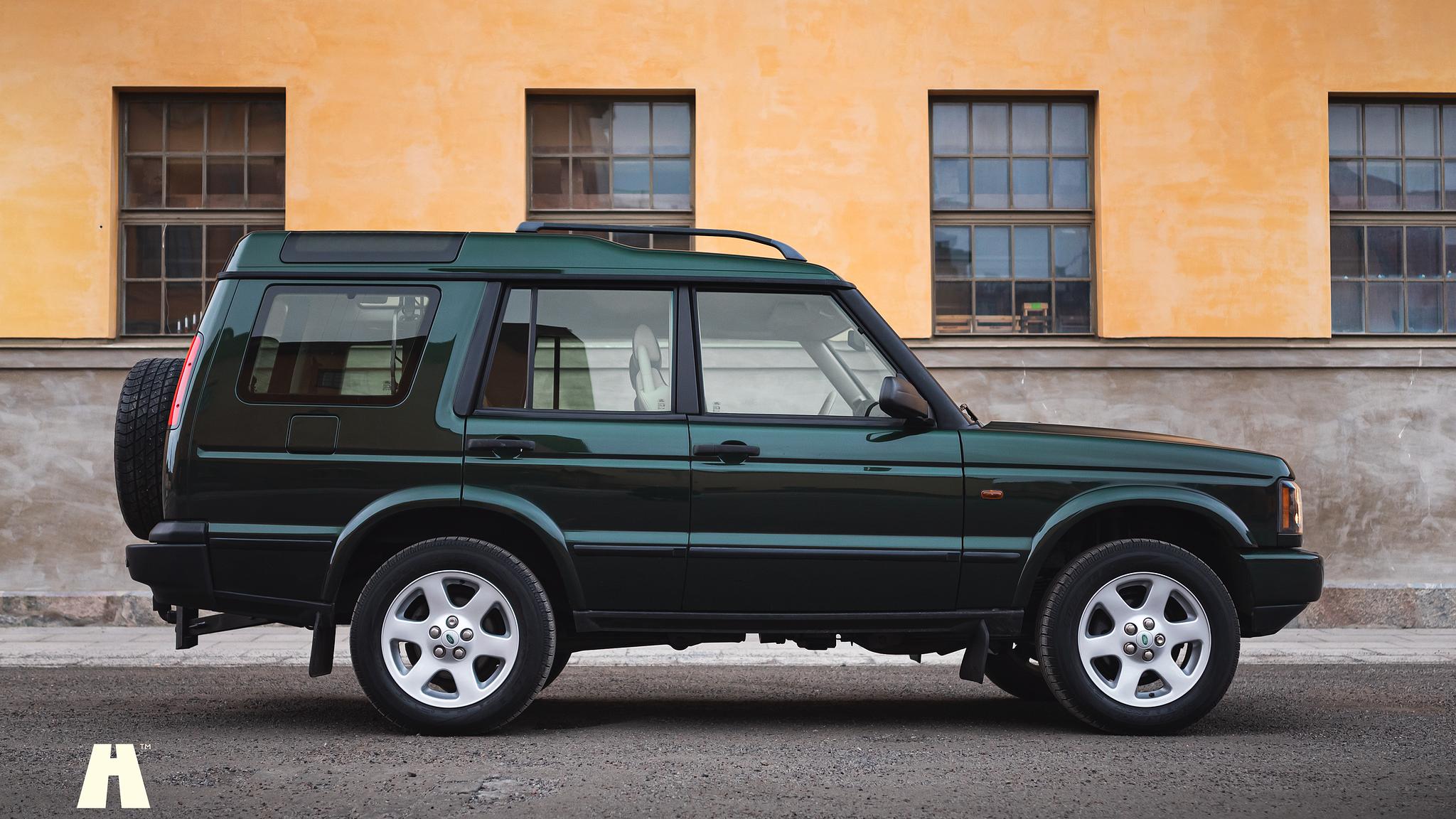 Exterior image of 2003 Land Rover Discovery II, 2003