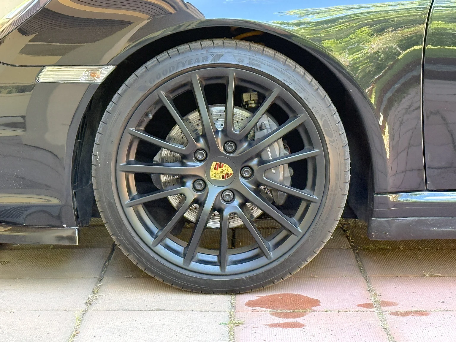 Exterior image of 2008 Porsche 911 Carrera 4 (21)
