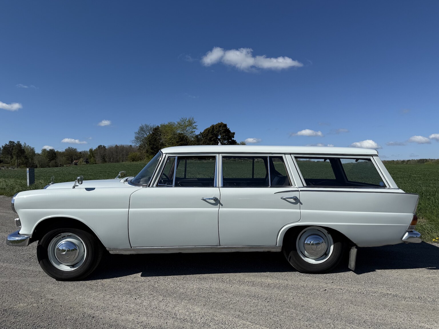 Exterior image of 1967 Mercedes-Benz 230 Safari