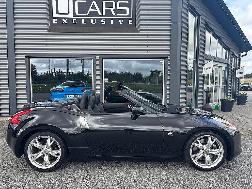 Exteriörbild på 2012 Nissan 370Z Roadster 3.7 V6 Automatic (2)