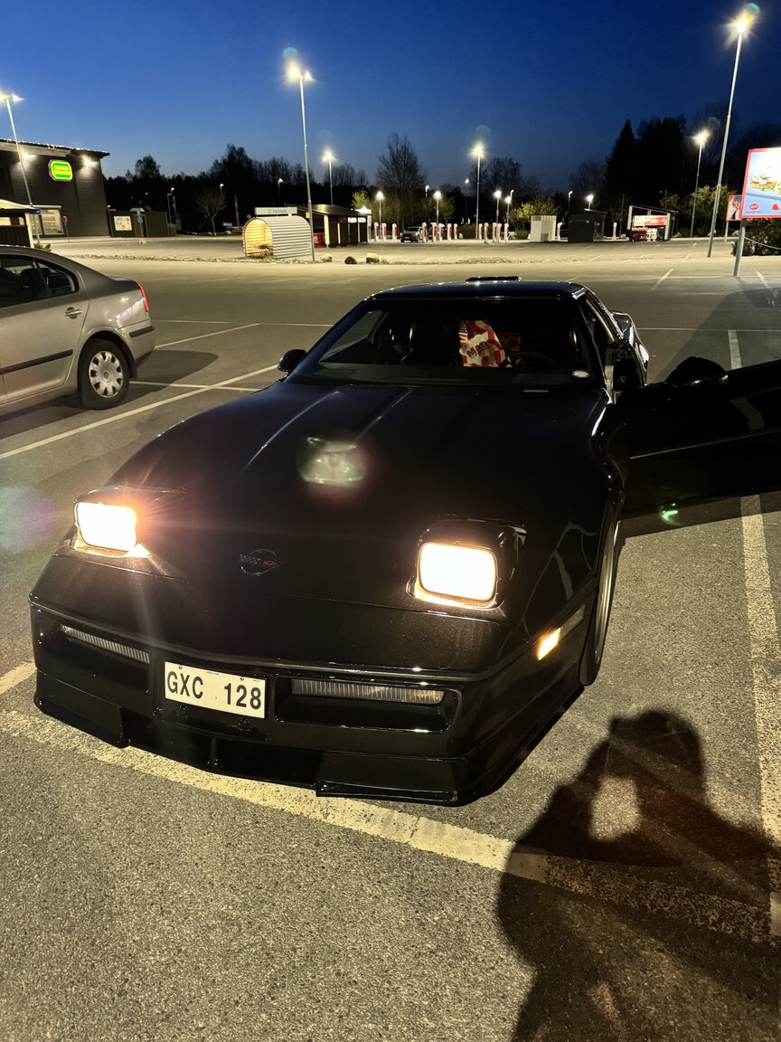 Exterior image of 1989 Chevrolet Corvette 