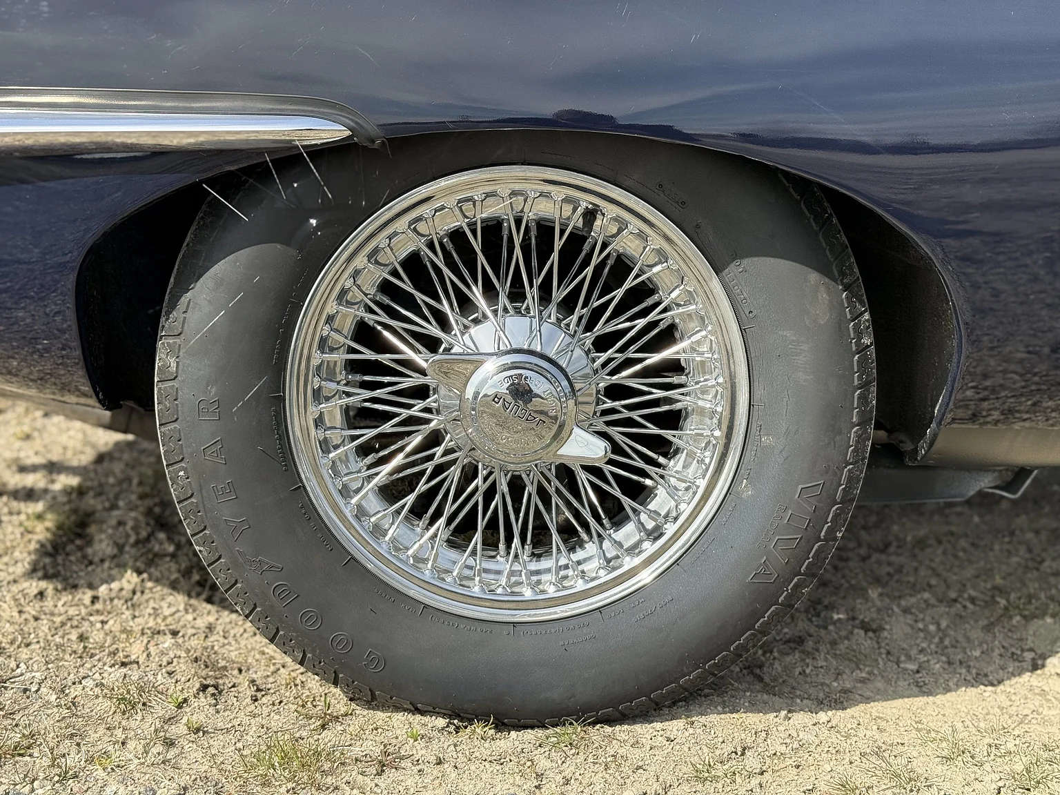 Exteriörbild på 1969 Jaguar E-Type 4.2 Coupe (16)