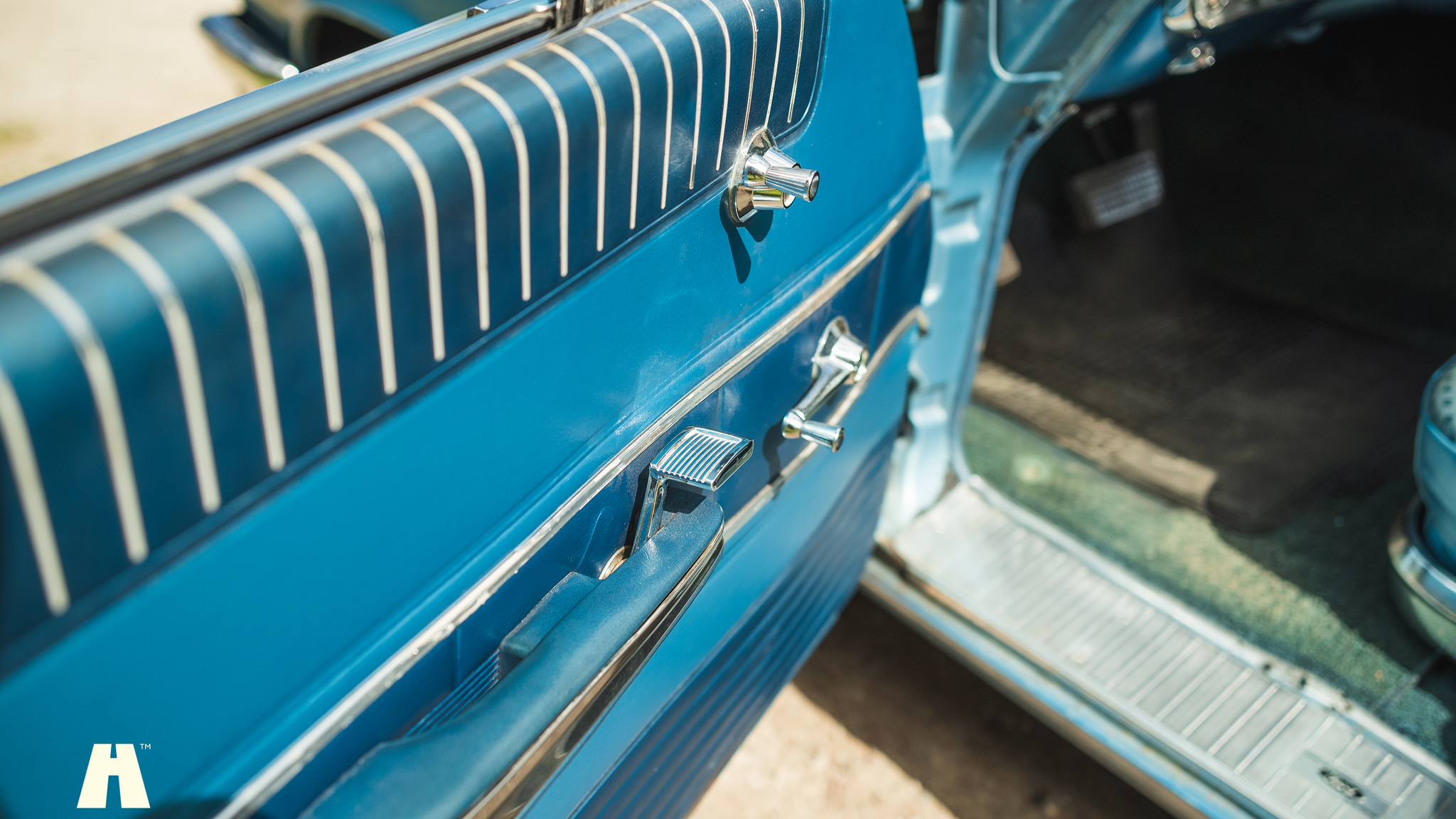 Interior image of 1963 Mercury Monterey Custom 4-door (28)