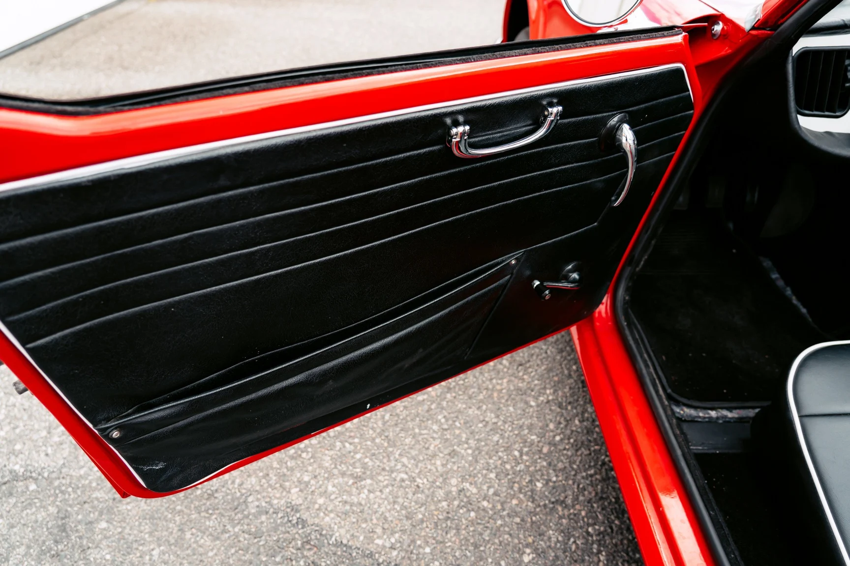 Interior image of 1963 Triumph TR4 (4)