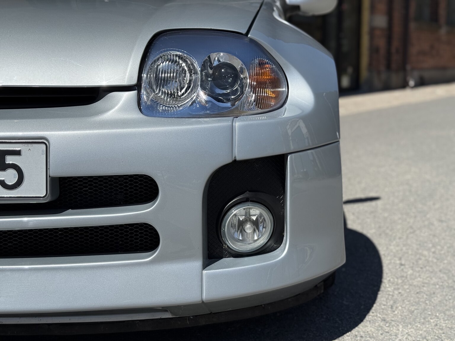 Exterior image of 2002 Renault Clio Sport V6