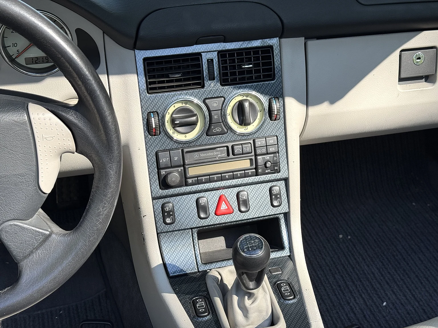 Innenraumfoto von 1997 Mercedes-Benz 230 SLK (19)