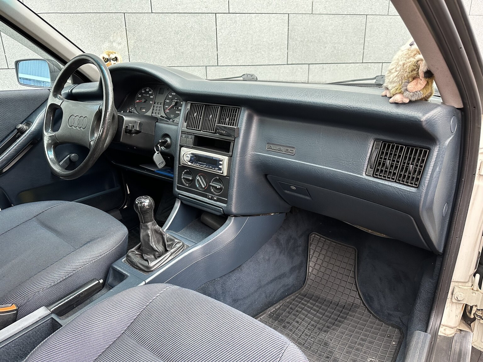Interior image of 1988 Audi 80 (31)