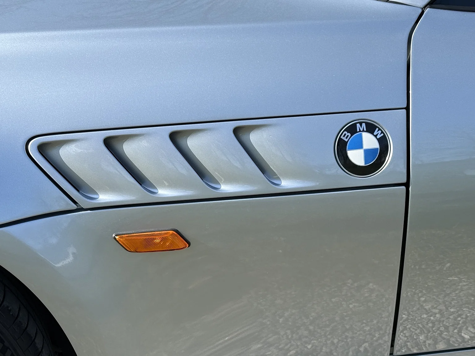 Exterior image of 1996 BMW Z3 1.8 Z3 (35)