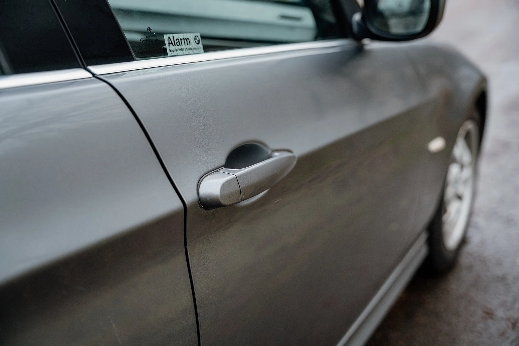 Exterior image of 2010 BMW 325i Sedan (35)