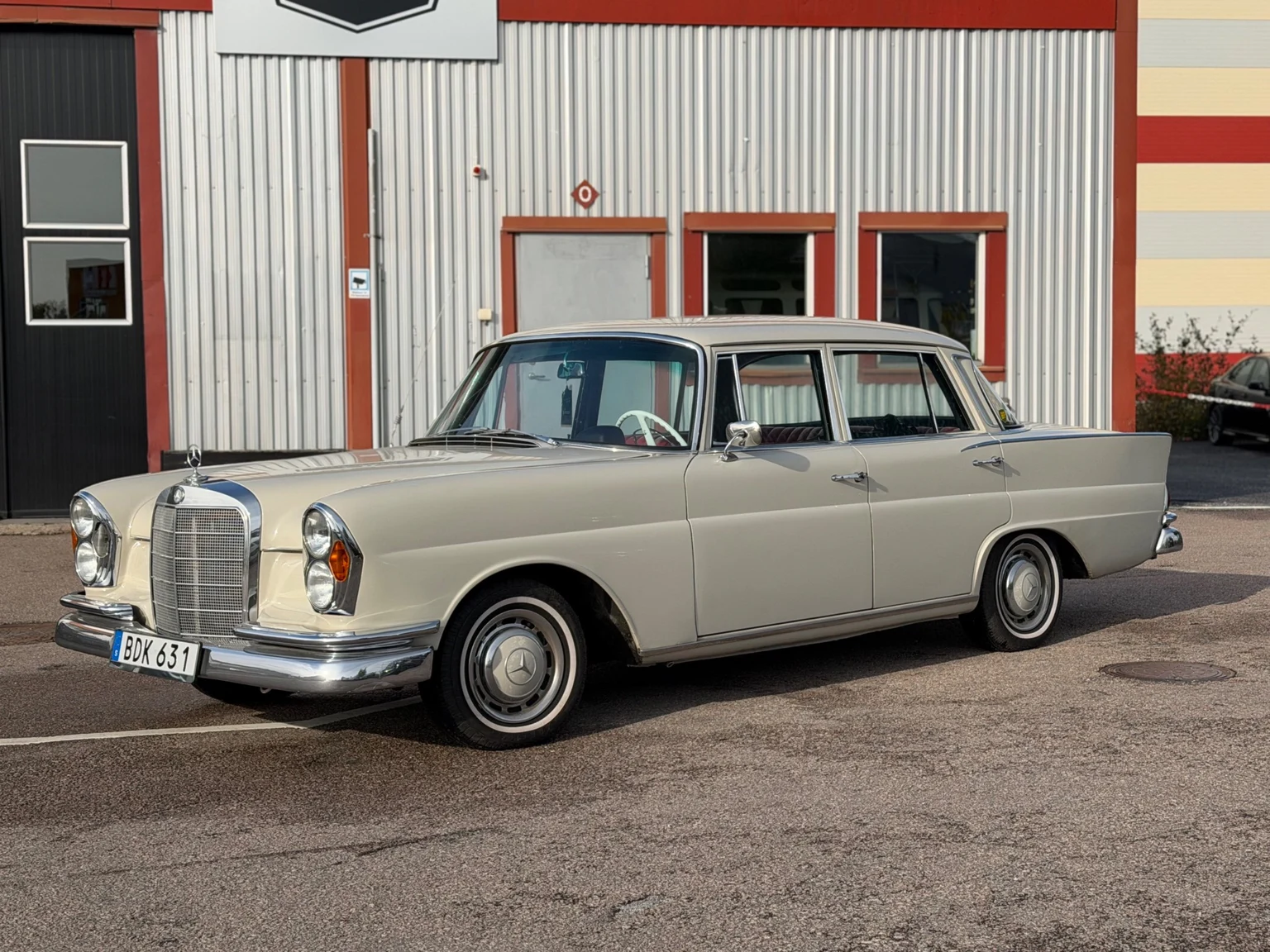 Exteriörbild på 1965 Mercedes-Benz 220 Sb (1)