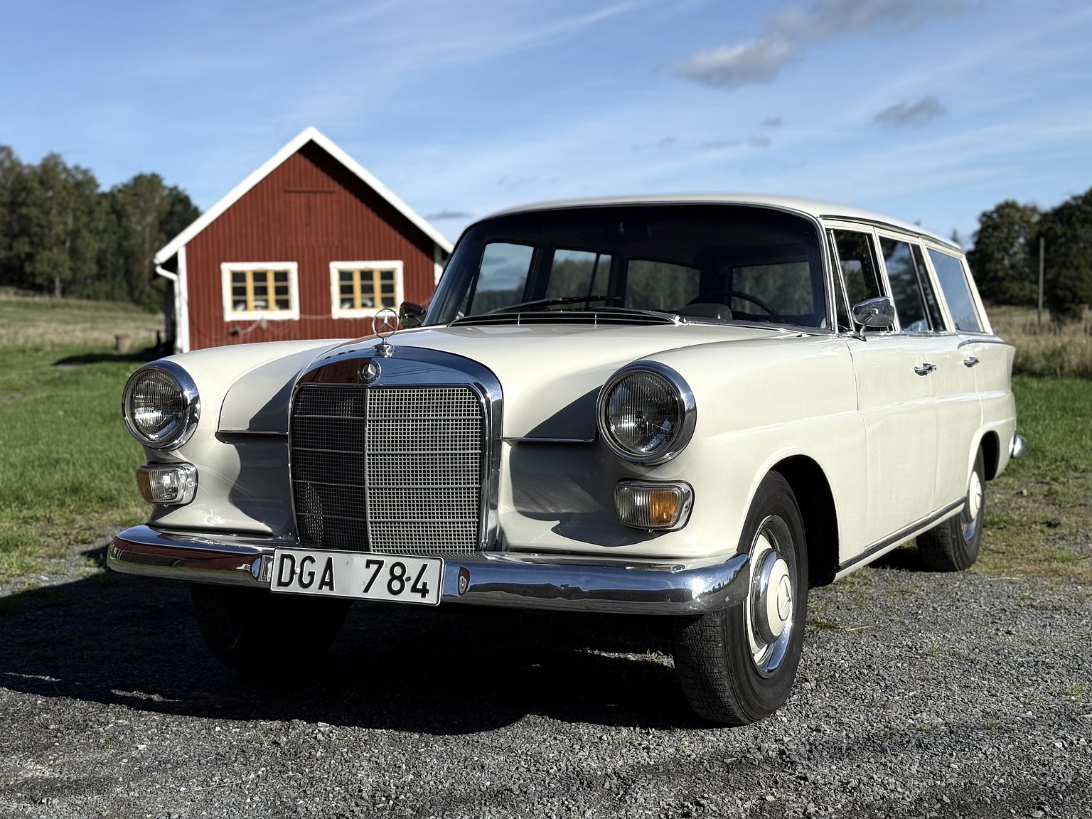 Exteriörbild på 1967 Mercedes-Benz 200D Safari