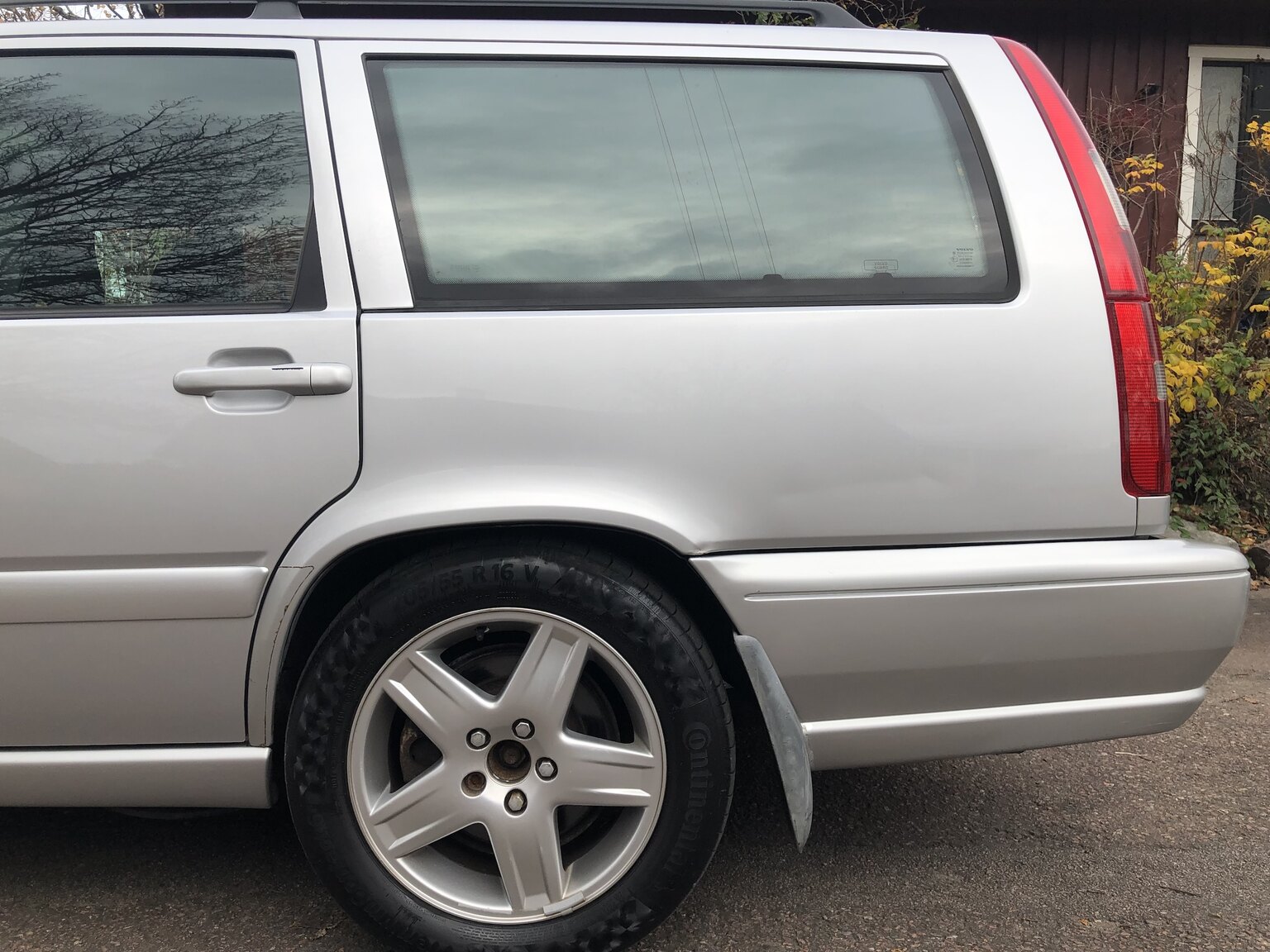 Exteriörbild på 1998 Volvo V70 R AWD