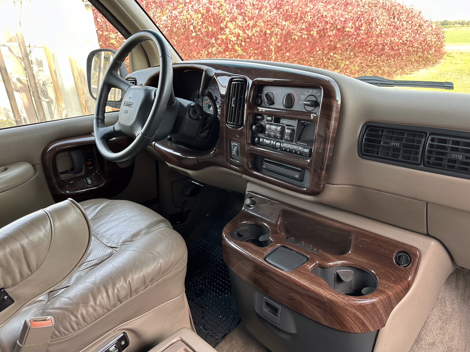 Interiörbild 2000 GMC Savana G1500 Conversion Van