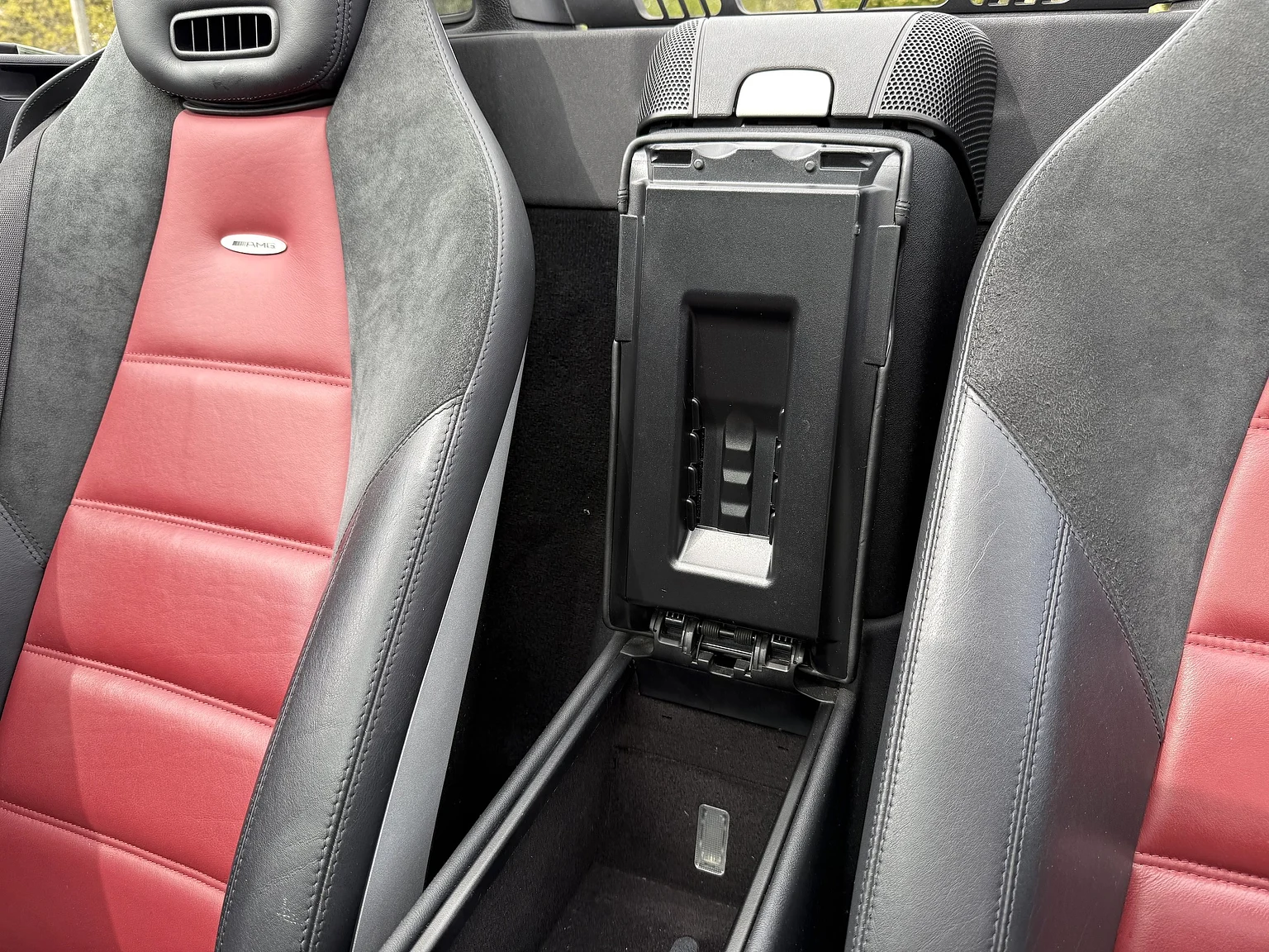 Innenraumfoto von 2005 Mercedes-Benz SLK 55 (35)