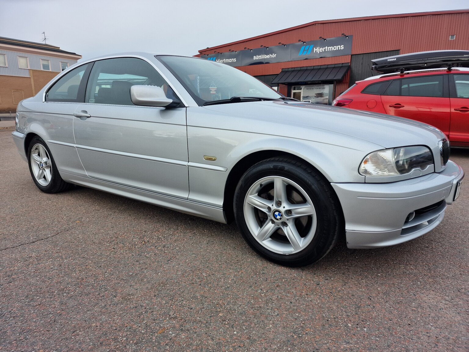 Exteriörbild på 2002 BMW 320Ci