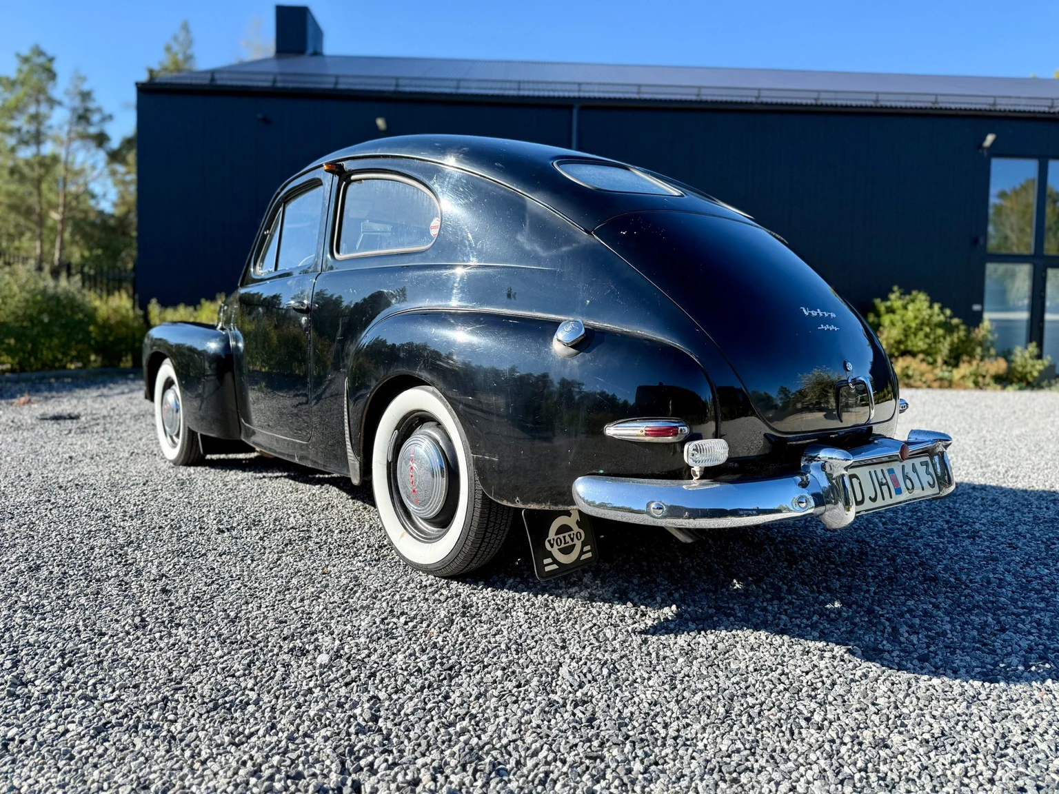 Exterior image of 1953 Volvo PV444E (11)