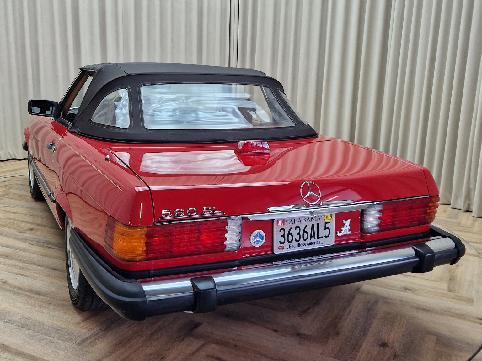 Exteriörbild på Mercedes-Benz 560SL