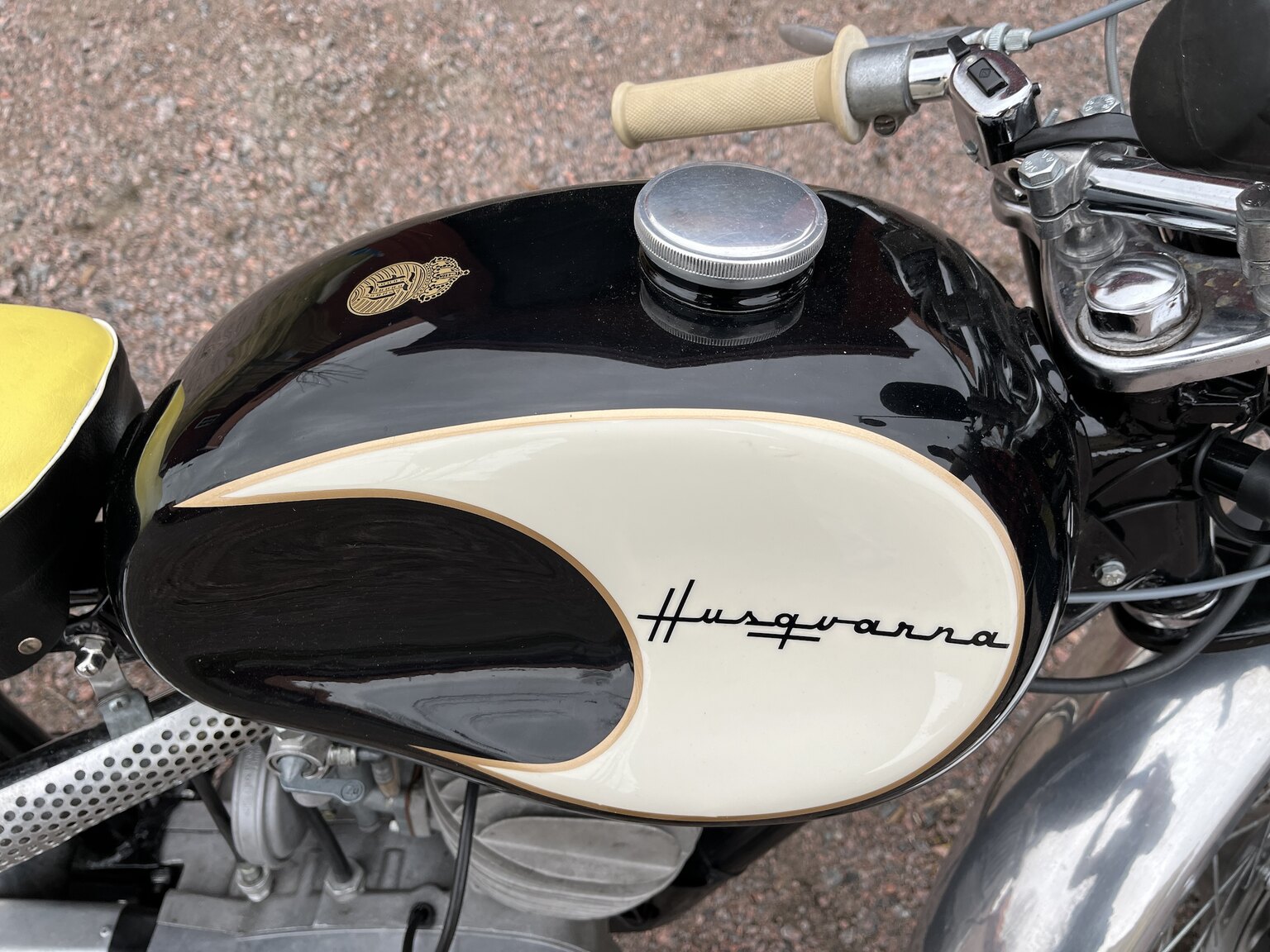Exteriörbild på 1958 Husqvarna 283 "Guldpilen"