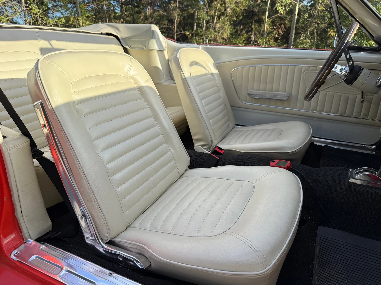 Innenraumfoto von 1965 Ford Mustang Cabriolet (31)