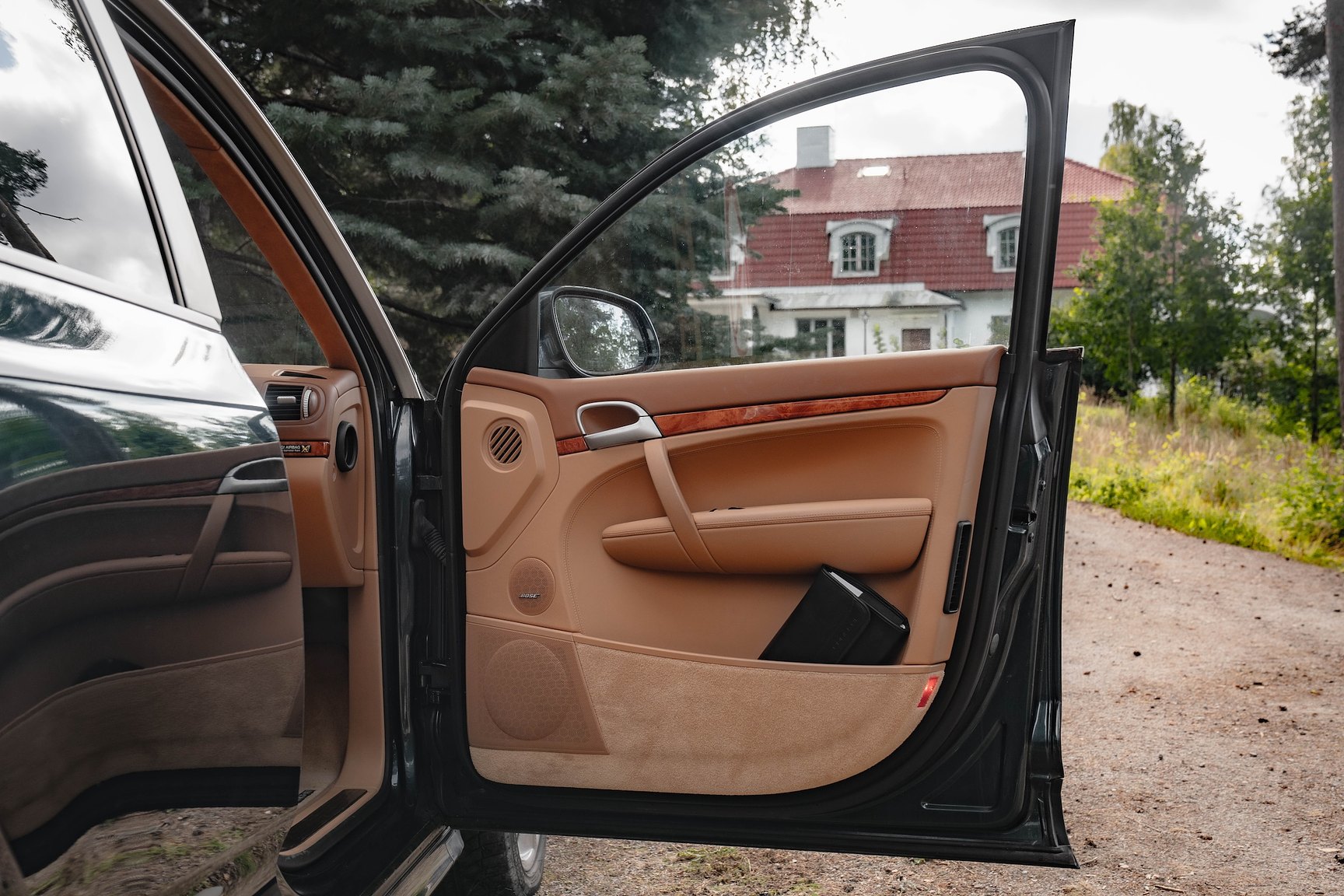 Interior image of 2005 Porsche Cayenne Turbo WLS