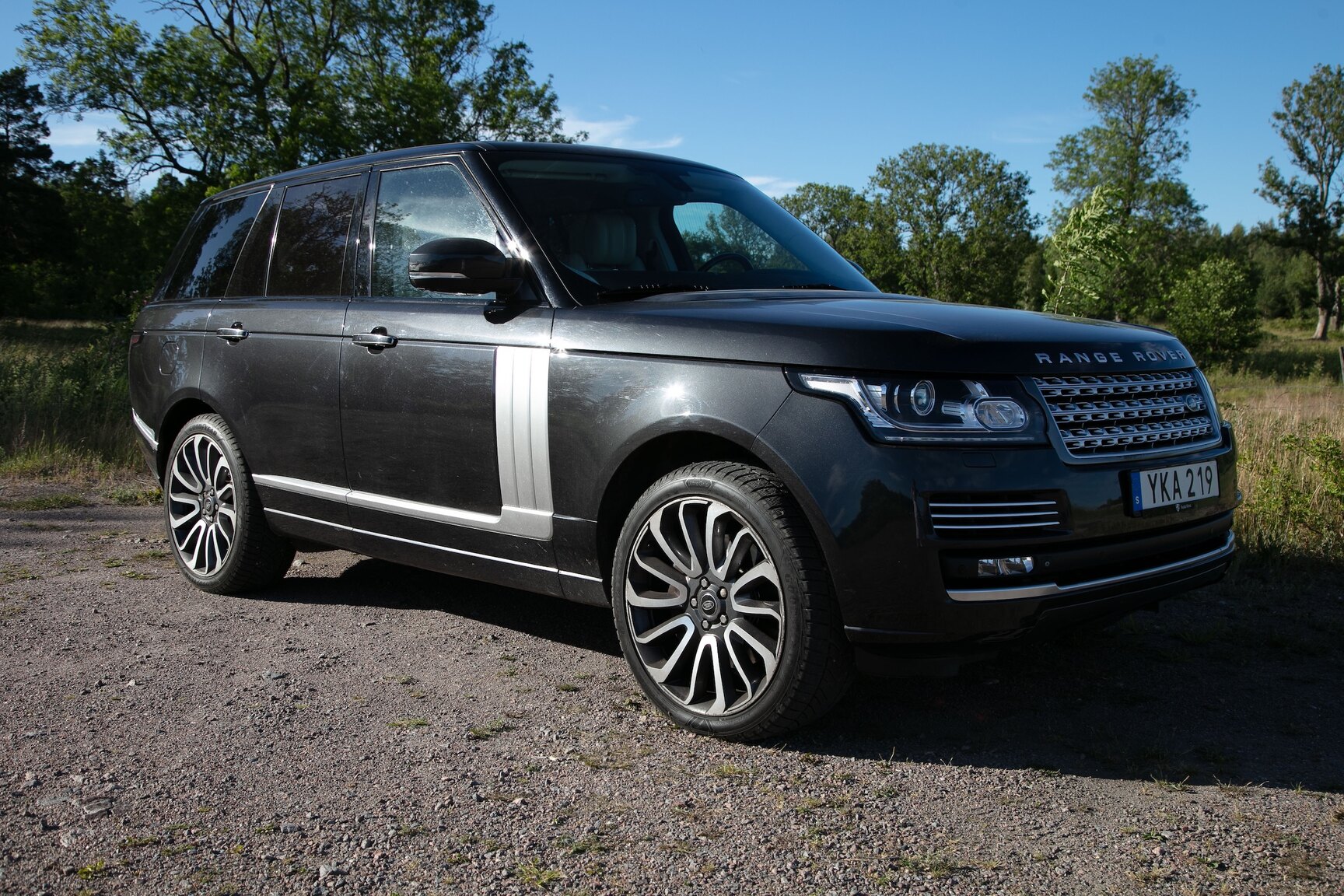 Exterior image of 2014 Land Rover Range Rover 5.0 V8 Autobiography 