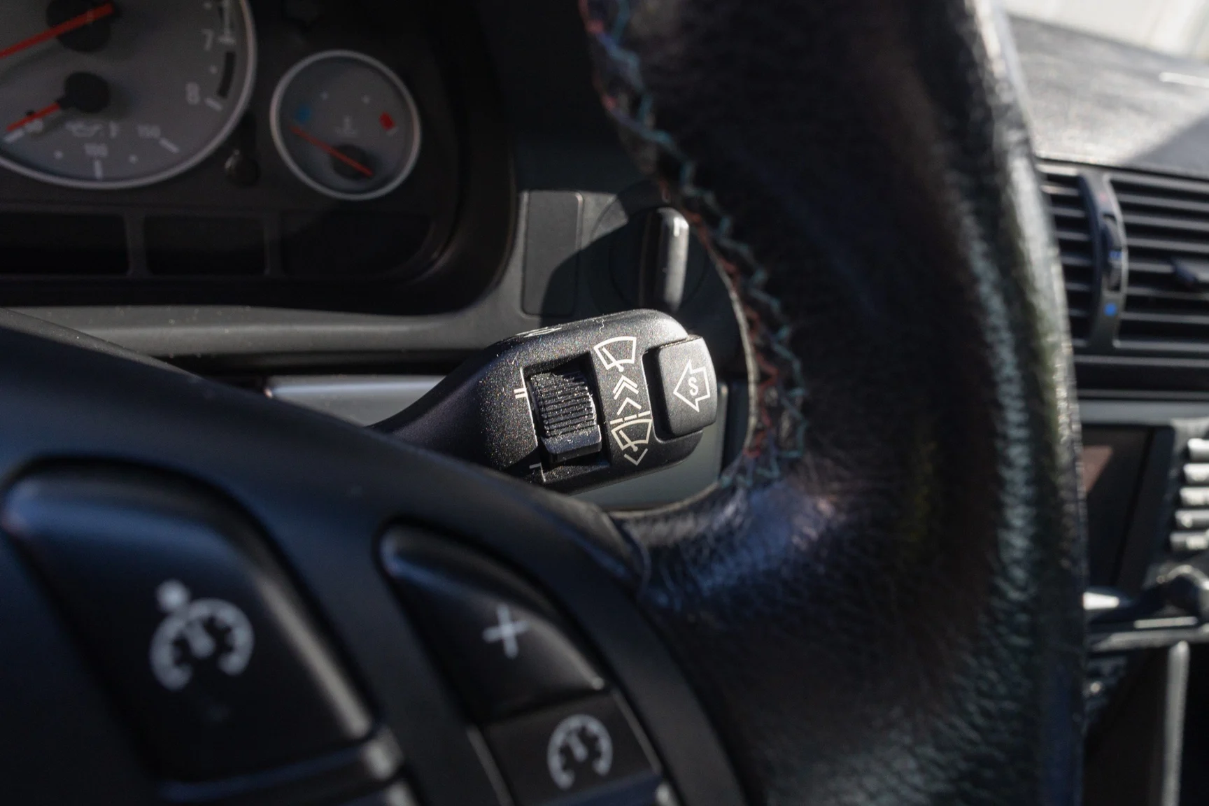 Innenraumfoto von 2002 BMW M5 E39 (31)