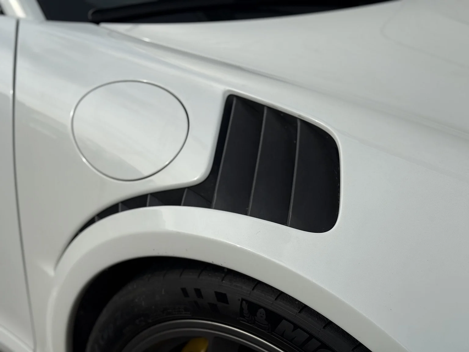 Exteriörbild på 2016 Porsche 911 GT3 RS (59)