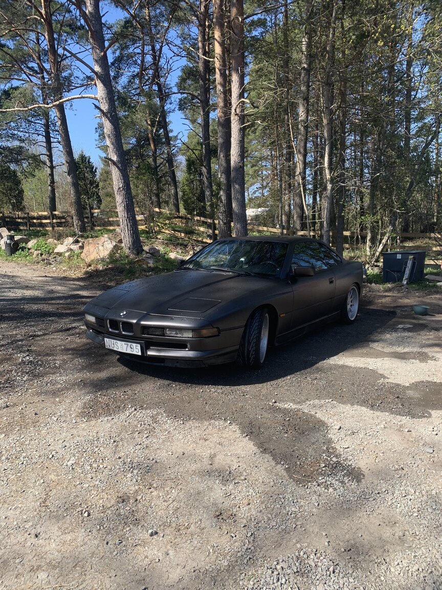 Exterior image of 1995 BMW 840i (2)